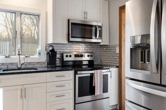 Building Photo - 119 Circle Dr