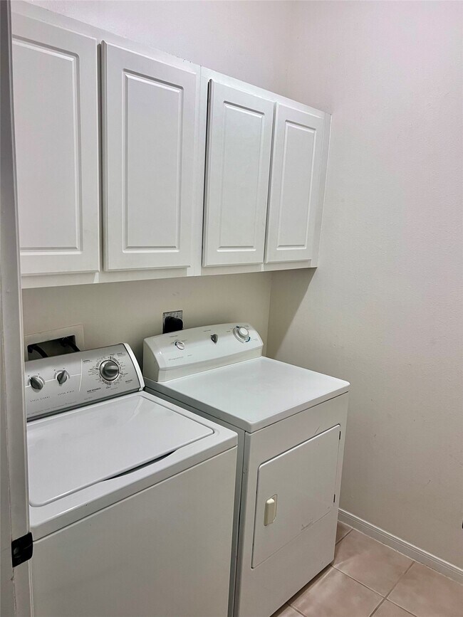 Building Photo - 5301 Carefree Dr