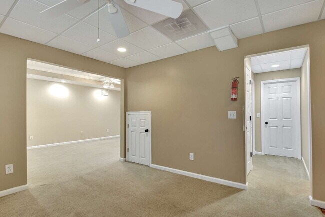Building Photo - 49 Montrose Ln