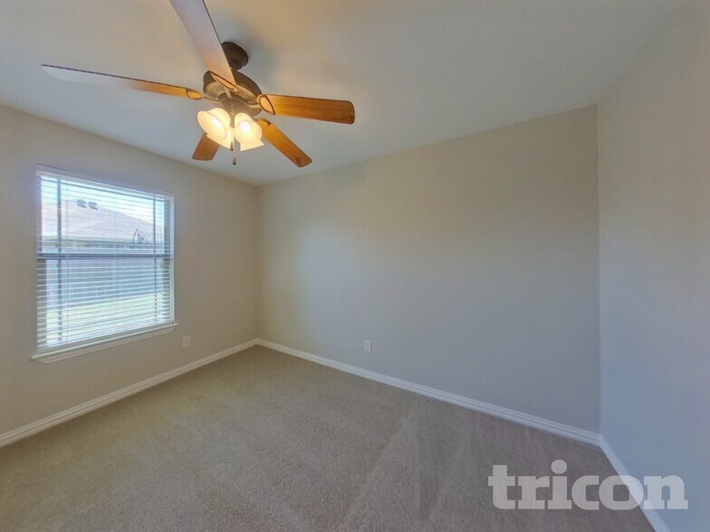 Building Photo - 825 Rambling Ct