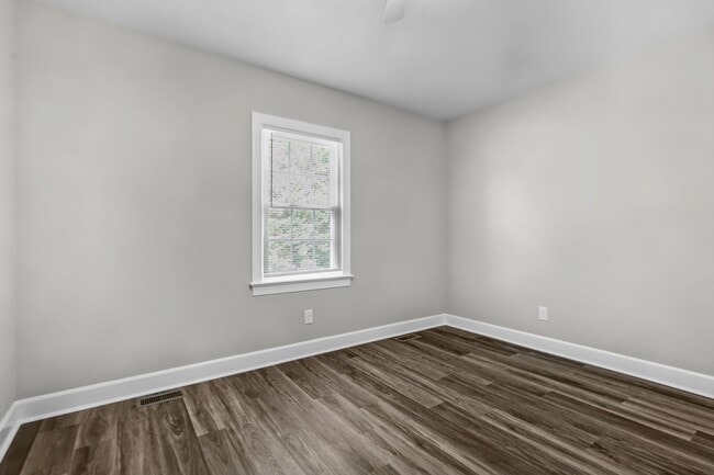 Building Photo - 3007 Buckingham Rd NW