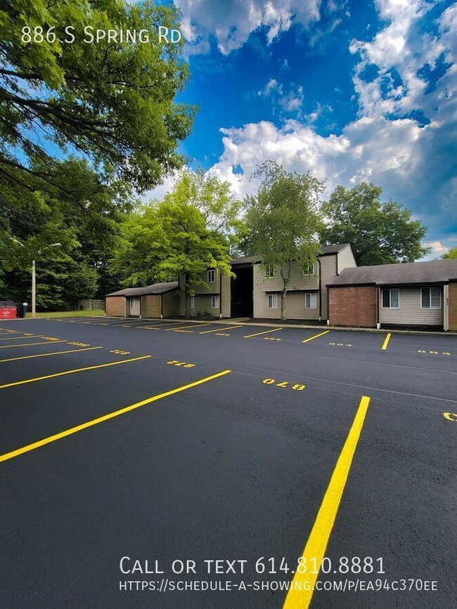 Building Photo - 886 S Spring Rd
