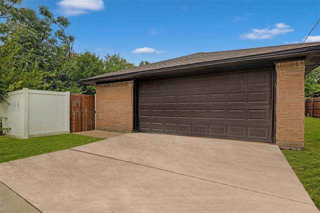 Building Photo - 1842 Hood St