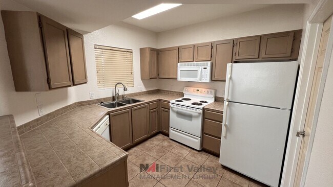Building Photo - 2 Bedrooms, 2 Baths