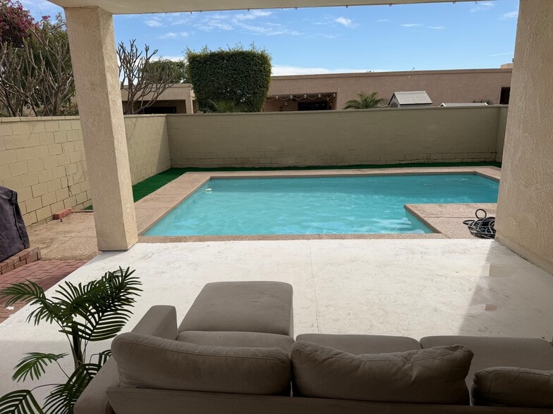 Building Photo - 729 W 37th St