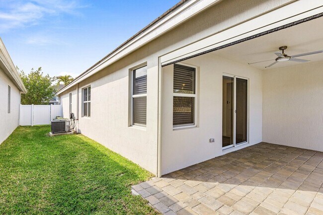 Building Photo - 18446 Claybrook St