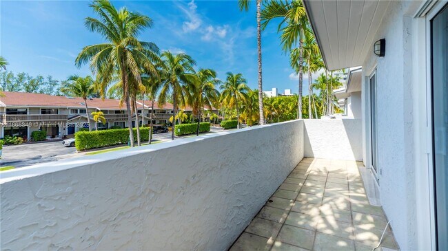 Building Photo - 3827 NE 166th St