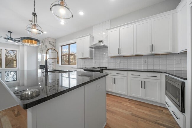 Building Photo - 1201 Stainback Ave