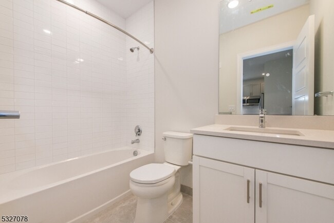 Building Photo - 515 Union Blvd