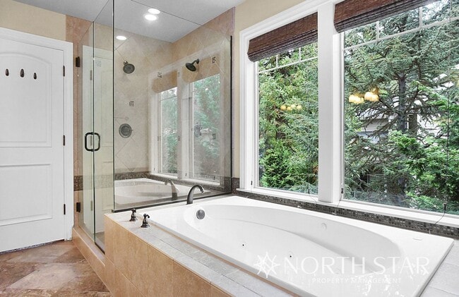 Building Photo - Beautiful Craftsman in Lake Oswego