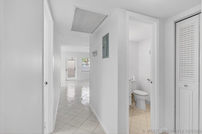 Building Photo - 360 Fanshaw I