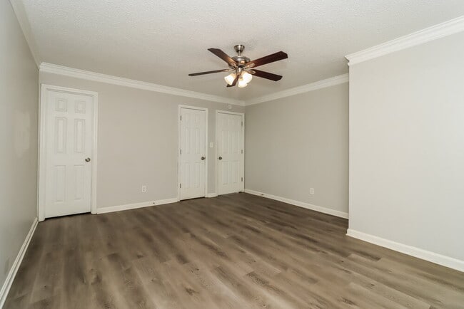 Building Photo - 565 Bells Ferry Pl