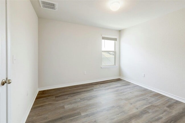 Building Photo - 15801 Crissom Ln