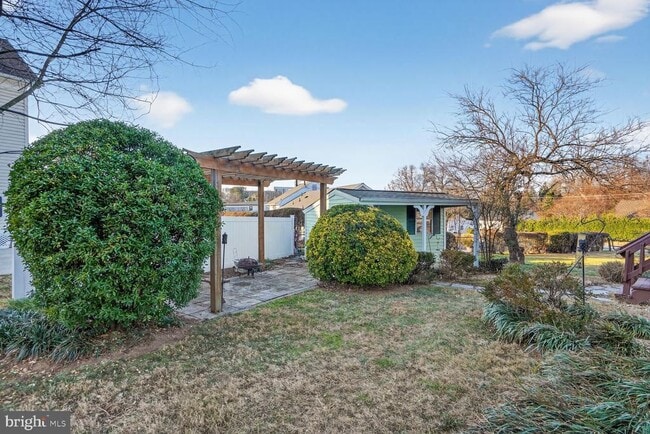 Building Photo - 7600 Lisle Ave