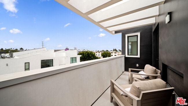 Building Photo - 2435 Penmar Ave