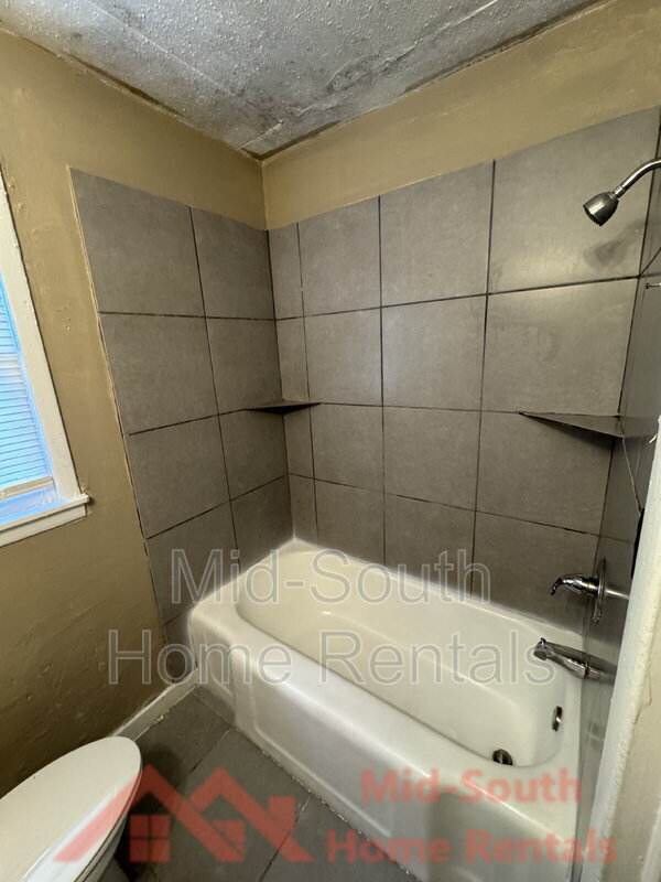 Building Photo - 1604 Echles St