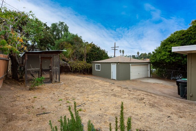 Building Photo - Charming Home Plus Detached Studio in Oak ...