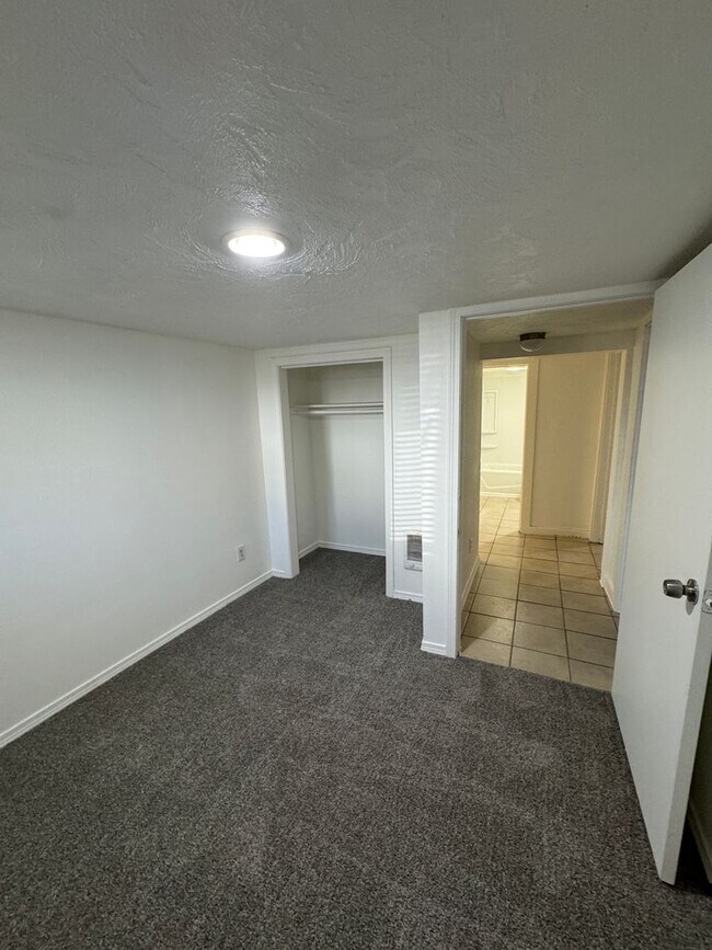 Building Photo - 3 bed/ 1 bath basement apartment