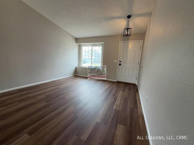 Building Photo - 5921 Fossil Dr