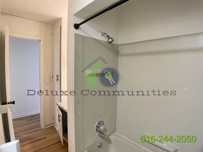 Building Photo - 4366 Prairie St SW