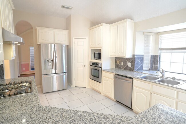 Building Photo - 6006 Country Ridge Dr