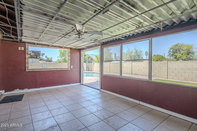 Building Photo - 3236 S Kenwood Ln