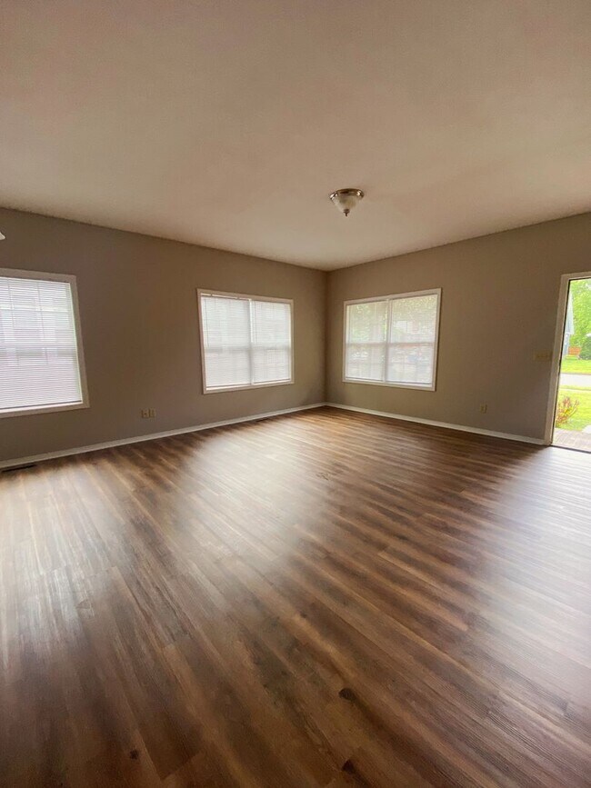 Building Photo - NEW 3bed 3bath house with a 2 car garage