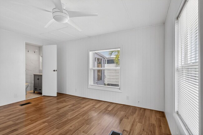 Building Photo - 65 Relaxed Cir