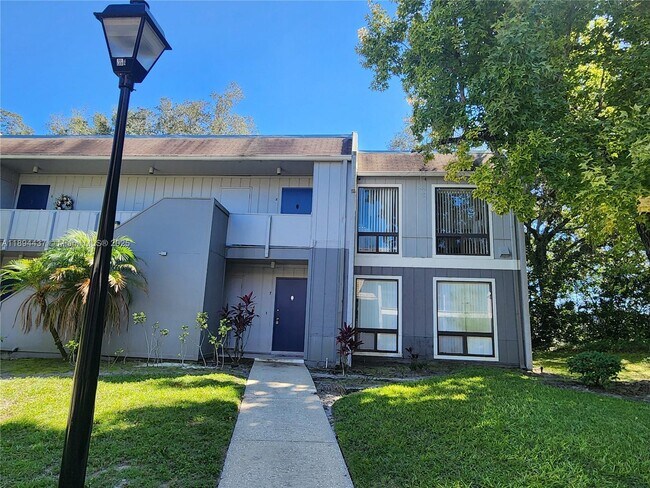 Building Photo - 10 Sheoah Blvd