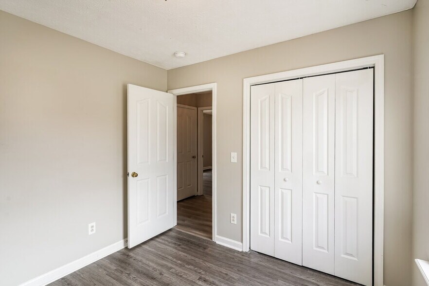 Building Photo - 1204 Smalls Ct