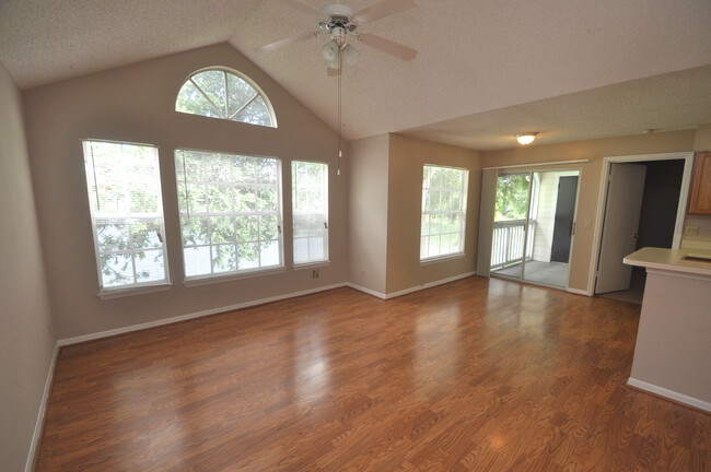 Building Photo - 2/2 Condo in Beautiful Metro West Community!