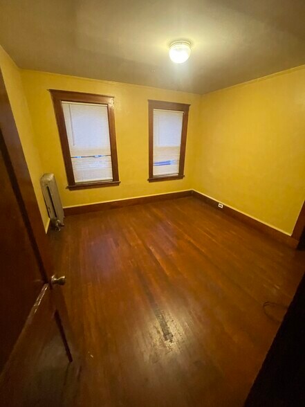 Building Photo - 87 Ferry St