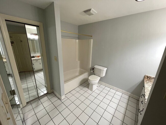 Building Photo - Charming 4 Bedroom Home in Downtown Shelbyville – Prime Location & Classic Comfort