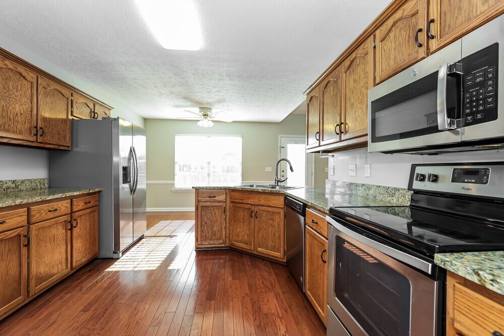 Building Photo - 2411 Amber Glen Dr