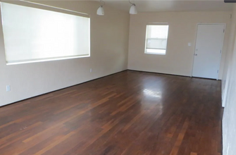 Building Photo - Charming 3 bedroom 2.bath with yard