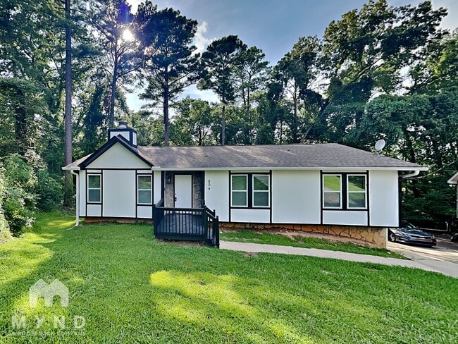 Building Photo - 804 Pine Forest Cir