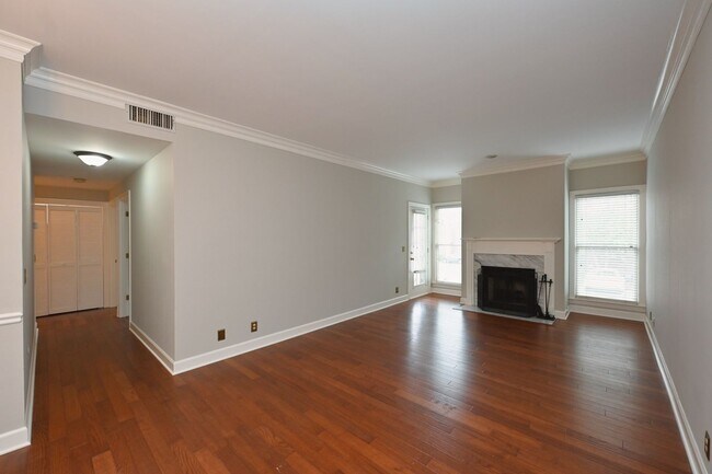 Building Photo - **UPDATED FIRST-FLOOR CONDO IN DESIRABLE P...