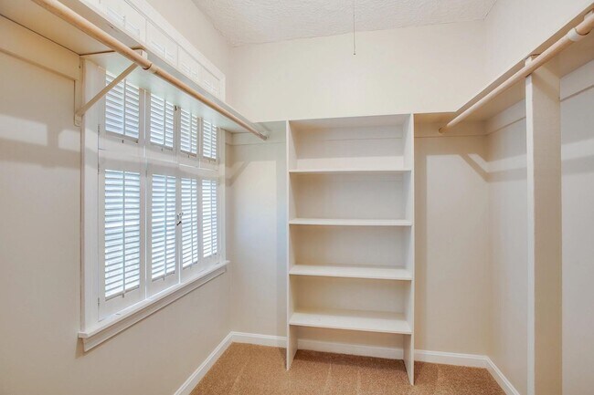 Building Photo - 27 Buttonwood Rd
