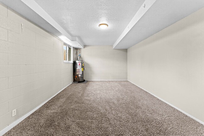 Building Photo - Spacious 4 Bedroom, 2 Bath Home on Boise Bench!