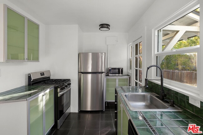 Building Photo - 4316 Kingswell Ave