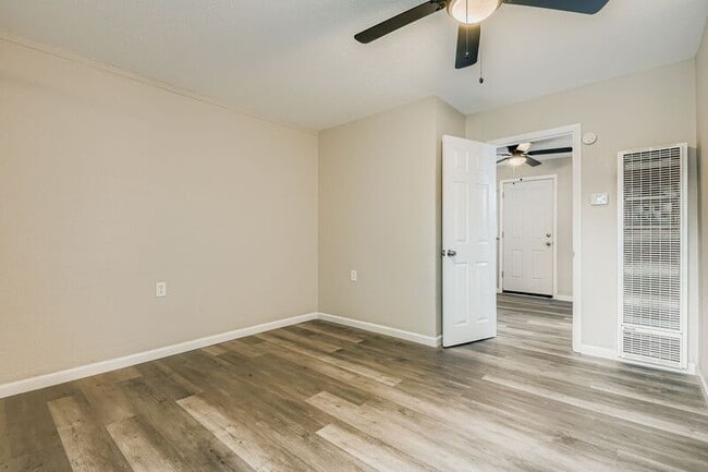 Building Photo - 1129 Valley Manor Ct