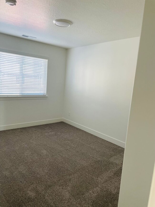Building Photo - New Construction Townhome in Prime Riverton Location