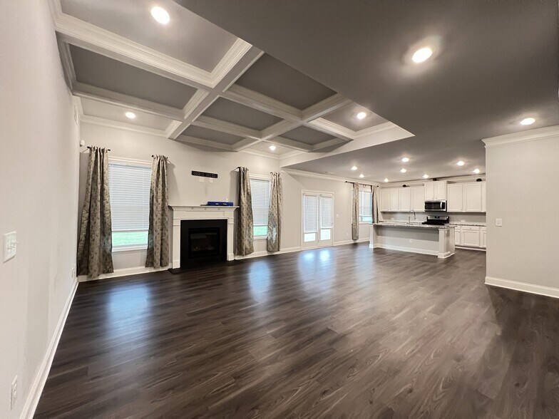 Building Photo - 4675 Silver Oak Dr SW