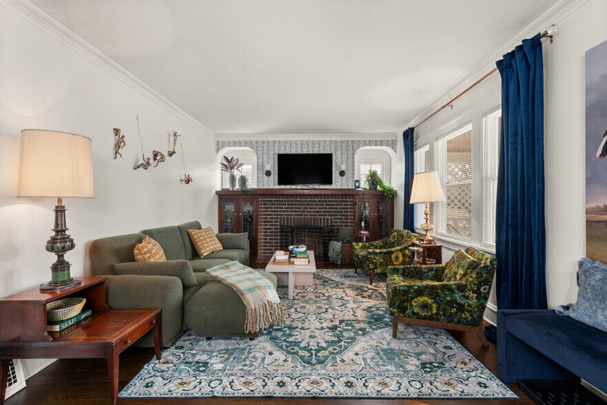 Primary Photo - 4040 W 158th St