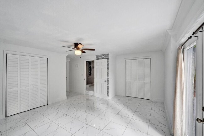 Building Photo - 1836 SW 9th Ave