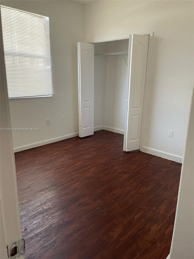 Building Photo - 1666 SE 27th Ct