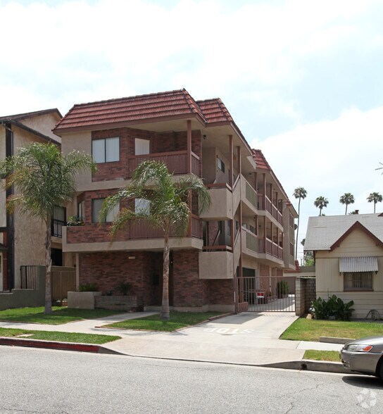 Primary Photo - 1148 Raymond Ave