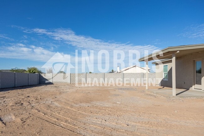 Building Photo - NEW Home Located Near the Golf Course
