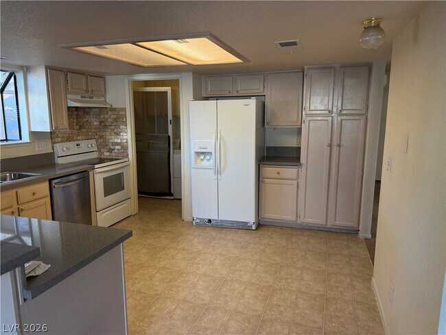 Building Photo - 720 Sea Pines Ln