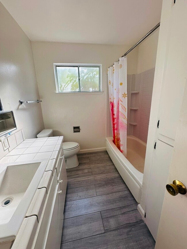 Building Photo - 6713 Greenleaf Dr